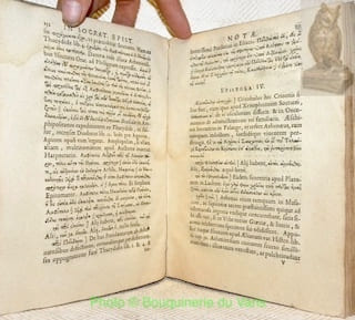 Socratis, Antisthenis, et aliorum Socraticorum epistolae. Leo Allatius hactenus non editas primus Graece vulgavit, Latine vertit, Notas adiecit, Dialogum, De Scriptis Socratis, praefixit.