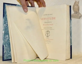 Servitude et grandeur militaires. Dessins de Julien Le Blant, gravés à l’eau-forte par Champollion. Collection Bibliothèque Artistique Moderne.. ...