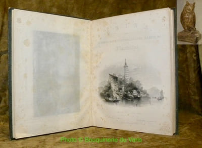 L’Empire chinois, illustré d’après des dessins pris sur les lieux par Thomas Allom, avec les descriptions des moeurs, des coutumes, de l’architecture, de l’industrie &c. du Peuple Chinois, depuis les temps les plus reculés jusqu’à nos jours par Clément Pellé, auteur de “Constantinople ancienne et moderne”. 4 Volumes (complet).