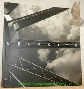 Espaces Cité. Travail photographique: Yves André. Textes: Sylvie Mooser, Denis Clerc, Jacques Gubler.