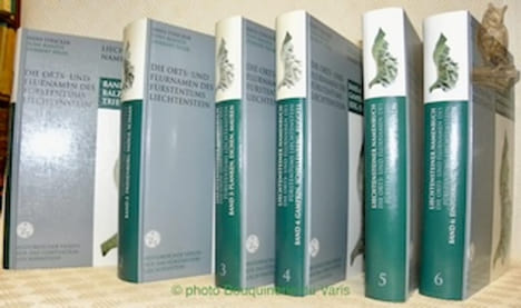 Liechtensteiner Namenbuch. Die Orts- und Flurnamen des Fürstentums Liechtenstein. 6 Bände vollständig.. Stricker, Hans. - Banzer, Toni. - Hilbe, ...