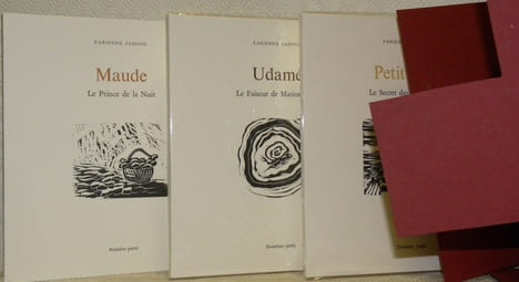 Maude. Le Prince de la Nuit. Première partie: Deuxième partie: Udamé. La Faiseur de Marionnettes. Troisième partie: Petit Jean. Le Secret des Pièces ...