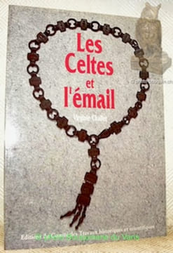 Les Celtes et l'émail. Collection Documents Préhistoriques, 3.. CHALLET, Virgine.