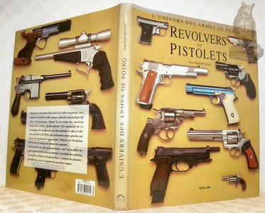 Révolvers et pistolets. L’univers des armes de poing. Photographies Matthieu Prier.