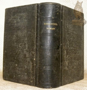 Graduel Romain comprenant les Messes du propre du temps y compris celles des féries, les messes du propre et du commun des Saints, les principales messes votivés, les messes du supplément qui se célèbrent le plus généralement les matins et les laudes de Noël de Paques.