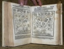Le Grand Coustumier de Bourgogne. Relié avec La Table des ad.Bartholomes a Chasseneo Pontificij Cesareiq iuns doctoris tertia recognitio Commetariorum ...