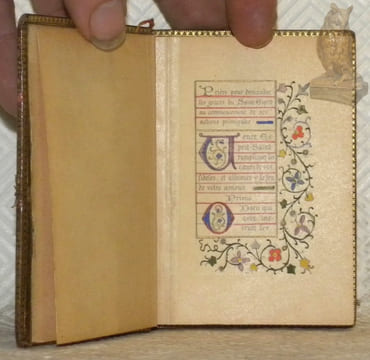 Petit Livre d’Heure. (62 Pages manuscrites entièrement enluminées).. Anonyme.