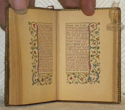 Petit Livre d’Heure. (62 Pages manuscrites entièrement enluminées).. Anonyme.