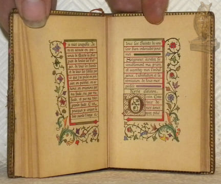Petit Livre d’Heure. (62 Pages manuscrites entièrement enluminées).. Anonyme.