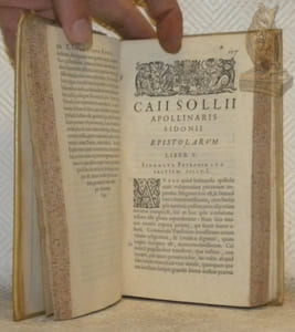 Caii Sollii Apollinaris Sidonii ar vernorum Episcopi Opera. Io. Savaronis studio & diligentia castigatius recognita.