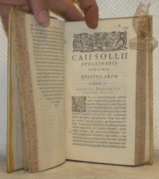 Caii Sollii Apollinaris Sidonii ar vernorum Episcopi Opera. Io. Savaronis studio & diligentia castigatius recognita.. Apollinaire, Sidoine. - Savaron, ...