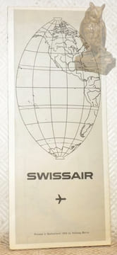 Swissair. Mappemonde avec les aéroports déservis par Swissair avec au verso une carte de la Suisse.. Anonyme.