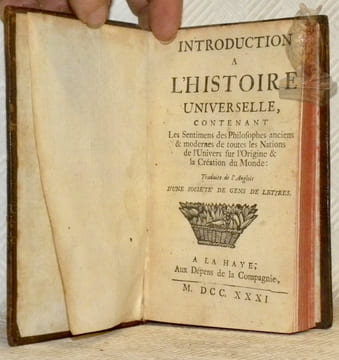 Introduction a l’Histoire universelle, contenant Les Sentimens des Philosophes anciens & modernes de toutes les Nations de l’Univers sur l’Origine & ...