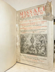 Missale Romanum, ex Decreto Sacro Sancti Concilii Tridentini Restitutum, Pii V. Pont. Max. Jussu Editum, et Clementis VIII. Primum, nunc denuo Urbani Papae Octavi Auctoritate Recognitum. In quo Missae propriae de Sanctis omnes ad longum positae funt ad majorem Celebrantium commoditatem.