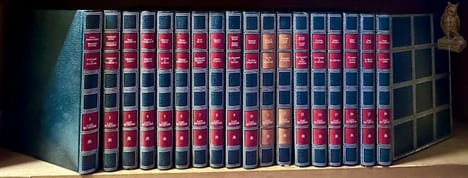18 Volumes (complet) de la collection : L’Art du Monde. 1. L’Afrique et l’Océanie. 2. L’Amérique précolombienne. 3. L’Extrême-Orient. 4. L’Egypte ...
