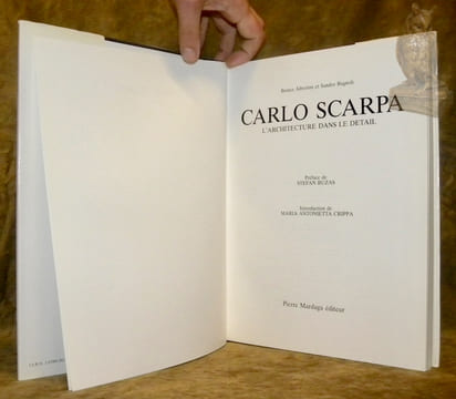 Carlo Scarpa. L'architecture dans le détail. Préface de Stefan Buzas. Introduction de Maria Antonietta Crippa.. ALBERTINI, Bianca. - BAGNOLI, Sandro.