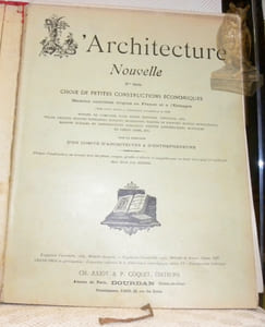 L’Architecture Nouvelle. Choix de petites constructions économiques. Maisons de campagne et de plaisance. Pavillons, chalets, villas, petits hôtels, dépendances et maisons de rapports. Exécutés par divers architectes aux environs de Paris, en Province, sur les plages etc. Chaque construction est donnée avec plans, coupes, profils, détails et complétée par les devis descriptifs et estimatifs très détaillés. Série 1 à 3.