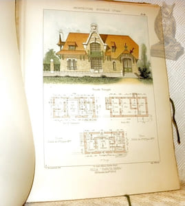 L’Architecture Nouvelle. Choix de petites constructions économiques. Maisons de campagne et de plaisance. Pavillons, chalets, villas, petits hôtels, dépendances et maisons de rapports. Exécutés par divers architectes aux environs de Paris, en Province, sur les plages etc. Chaque construction est donnée avec plans, coupes, profils, détails et complétée par les devis descriptifs et estimatifs très détaillés. Série 1 à 3.