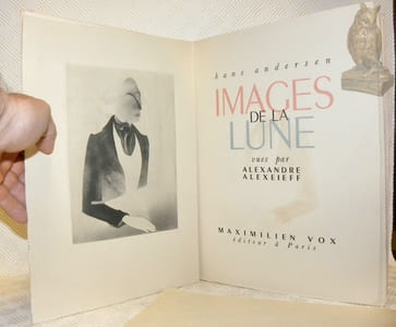 Images de la lune vues par Alexandre Alexeieff ou Le Livre d’Images de Hans Andersen avec trente eaux-fortes d’Alexandre Alexeieff, présentation de Pierre Mac Orlan, texte français de Marcel Helvianes, typographie de Maximilien Vox.