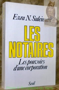 Les notaires. Les pouvoirs d’une corporation.. SULEIMAN, Ezra N.