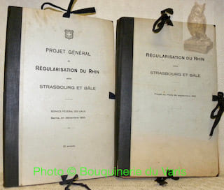 Régularisation du Rhin entre Strasbourg et Bâle. Projet du mois de septembre 1921. Mémoire technique. Une brochure de 24 pages et 16 planches techniquesProjet général de régularisation du Rhin en Strasbourg et Bâle. Service Fédéral des Eaux. Berne, en décembre 1920. Une brochure de 32 pages et 20 annexes détachées