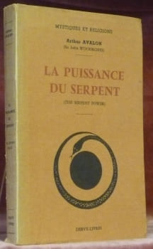 La puissance du serpent. Introduction au tantrisme. Orné de 8 illustrations en couleurs et de 4 tableaux dant 1 hors-texte. Collection Mystiques et ...