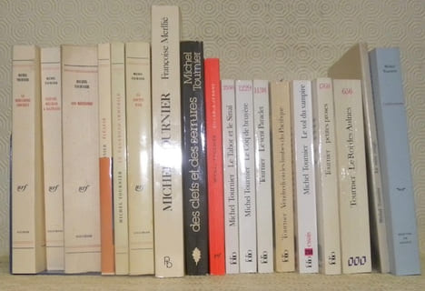 Lot de 16 livres de Michel Tounrier, dont un sur Michel Tournier écrit par Françoise Merllié.. TOURNIER, Michel - MERLLIE, Françoise.