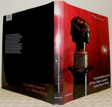 Les paradis secrets d'Yves Saint Laurent et de Pierre Bergé. Préface de Pierre Bergé.. MURPHY, Robert. - TERESTCHENKO, Ivan (photographies).