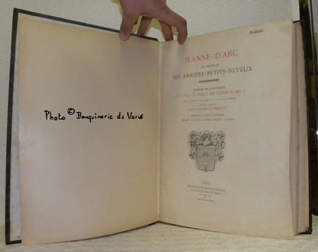 Le Sang Royal de France (4 titres) ou maisons actuellement existantes issues, en ligne féminine, de nos Rois. Illustré d’un grand nombre d’armoiries, ...