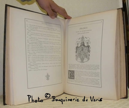 Le Sang Royal de France (4 titres) ou maisons actuellement existantes issues, en ligne féminine, de nos Rois. Illustré d’un grand nombre d’armoiries, ...