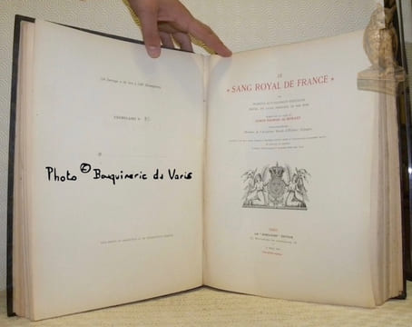 Le Sang Royal de France (4 titres) ou maisons actuellement existantes issues, en ligne féminine, de nos Rois. Illustré d’un grand nombre d’armoiries, ...