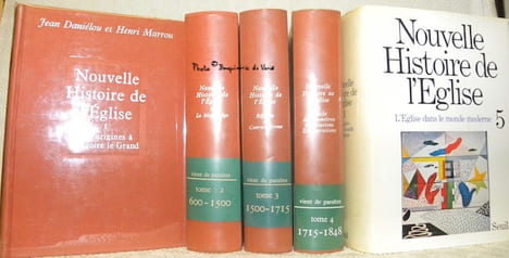 Nouvelle Histoire de l’Eglise. 5 Volumes complets. 1: Des origines à Grégoire le Grand. 2: Le Moyen Age. 3: Réforme et Contre-Réforme. 4: Siècle des ...