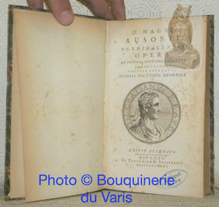 D. Magni Ausonii Burdigalensis Opera ad optimas editiones collata praemittitur notitia literaria studiis societatis bipontinae.