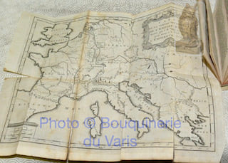 Vie de l’Empereur Julien. Avec deux cartes geographiques, dressées pour l’intelligence des évenemens qui y sont rapportés. Première et deuxième parte ...