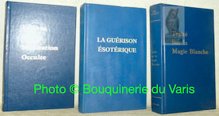 3 Titres. 1. Lettres sur la méditation occulte. Traduit de l’anglais par Madame Berthe Riboulleau. 2. La guérison ésotérique. Traduit de l’anglais par ...