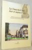 La Chaux-de-Fonds hier et aujourd'hui. 1900 - 1950 - 2000. Quelques anciennes cartes postales oquant des souvenirs d'un autre temps.. THOMANN, ...