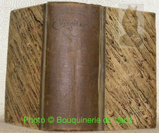 Oeuvres de Virgile traduites en françois, le texte vis-avis la traduction, avec des remarques par M. l’Abbé Des Fontaines. Nouvelle édition, augmentée ...