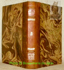 En plongée par 900 mètres de fond. Traduit de l’anglais par B. Jaunez et H. Muller.