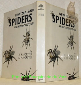 New Zealand Spiders. An Introduction. With 132 color photographs ans 164 drawings and photographs.