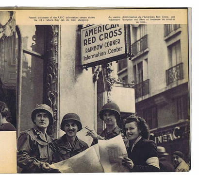 UNE VILLE, PARIS  – THE PARIS I SAW. Présentation de KIM Jacques. Préface de RAYMOND-LAURENT. Photos de AERO-CLUB, BERTRAND, C. BIAIS, Pierre BOUCHER, ...