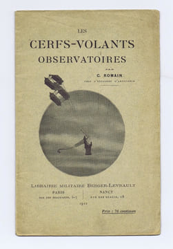 LES CERFS-VOLANTS OBSERVATOIRES. ROMAIN C. [Charles-Armand]