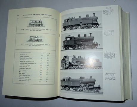 LES CHEMINS DE FER SUISSES APRÈS UN SIÈCLE 1847-1947. Mis à jour au moment de la parution de chaque volume.. PASCHOUD Maurice et THIESSING René, sous ...