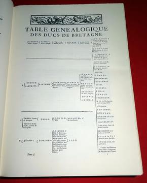 HISTOIRE DE BRETAGNE composée sur les titres et les auteurs originaux, enrichie de plusieurs portraits & tombeaux en taille douce; avec les preuves & ...