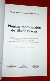 PLANTES MÉDICINALES DE MADAGASCAR. Cinquante-huit plantes médicinales utilisées sur le marché de Tannanarive (Zoma) à Madagascar.