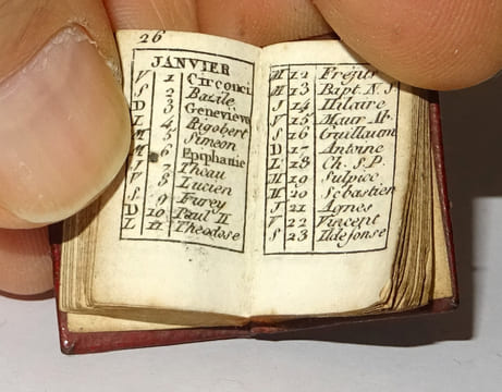 ÉTRENNES À L'INNOCENCE À PARIS - Livre MINUSCULE, LILLIPUTIEN, MINIATURE. undefined