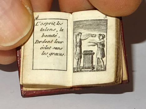 ÉTRENNES À L'INNOCENCE À PARIS - Livre MINUSCULE, LILLIPUTIEN, MINIATURE. undefined