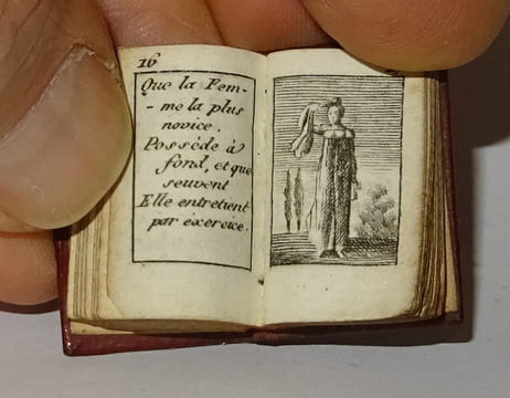 ÉTRENNES À L'INNOCENCE À PARIS - Livre MINUSCULE, LILLIPUTIEN, MINIATURE. undefined