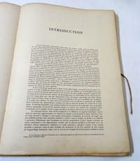 LA FERRONNERIE MODERNE, 2e série.
Éditeur Charles Moreau, Paris [1928, d'après BNF].
Portfolio, portefolio de 36 planches (complet) en phototypie
Fermeture par liens.
45 x 33 x 1,5 cm. (4) feuillets + 36 planches.
Poids 1,97 kg.
Table des planches : voir photo.