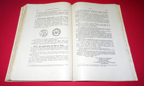 HISTOIRE DES TIMBRES-POSTE FRANÇAIS - Édition du Centenaire
entièrement revue et corrigée, avec introduction, des notes et des commentaires par ...
