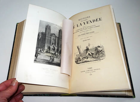 HISTOIRE DES GUERRES DE LA VENDÉE comprenant l'histoire de la Révolution dans la Bretagne, l'Anjou, le Poitou, le Maine et la Normandie précédée des ...